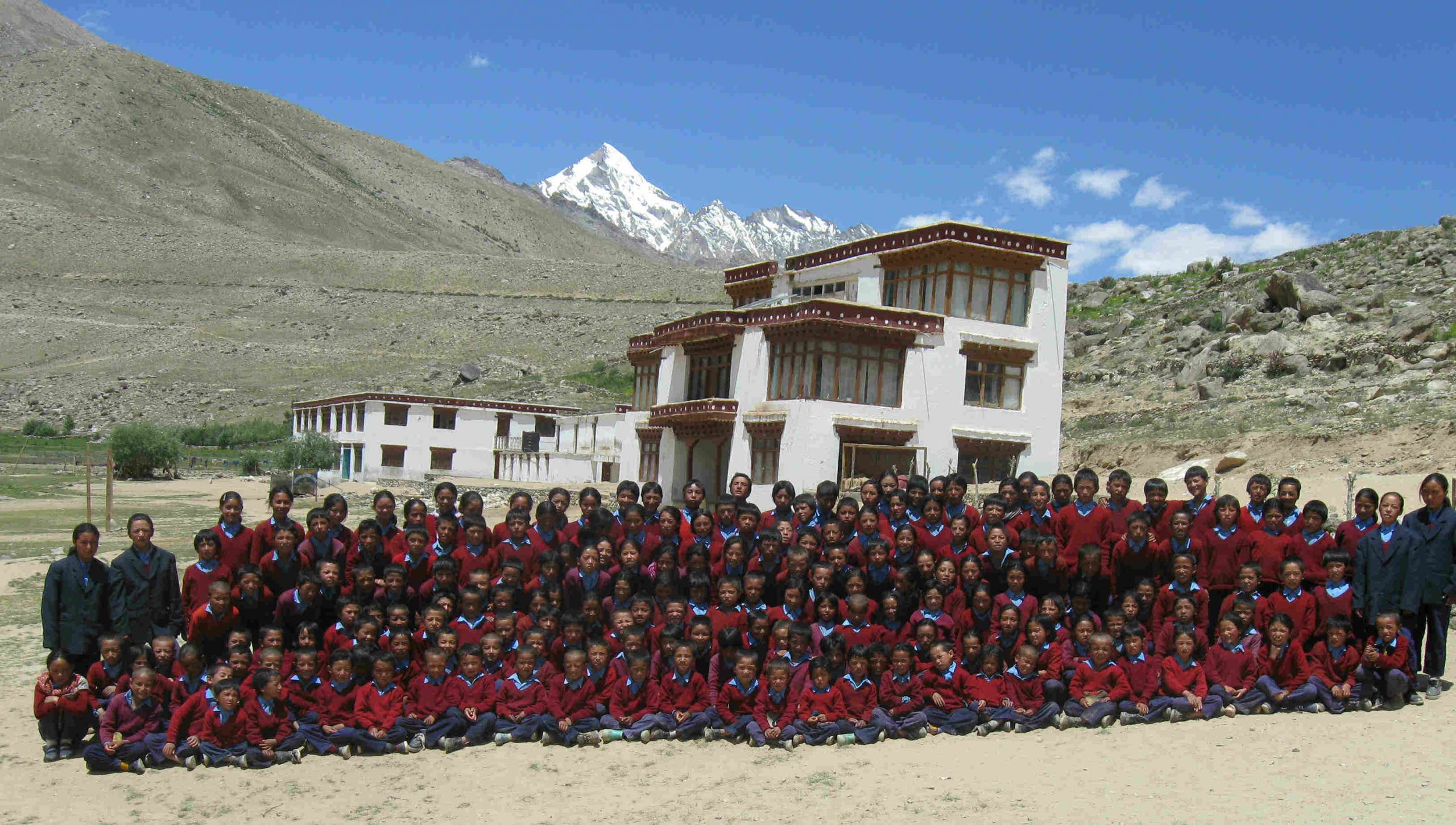 This photo shows the school in Raru with pupils in the school in Raru